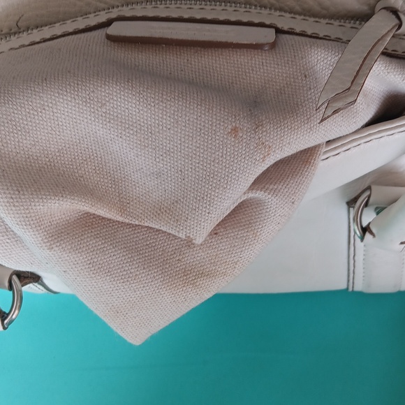 Michael Kors Creamy White Shoulder Bag with Silver Hardware. Preloved - Picture 7 of 9